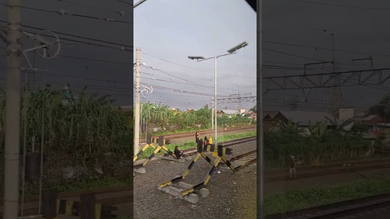 ENAK DAN SANTAI NYA NAIK KERETA