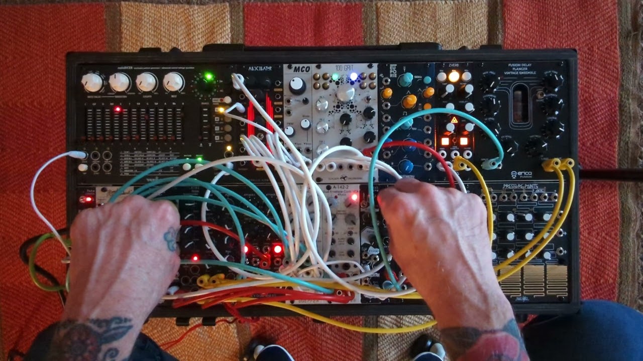 094 / Live Modular Synth Performance / Noise distortion feedback jam