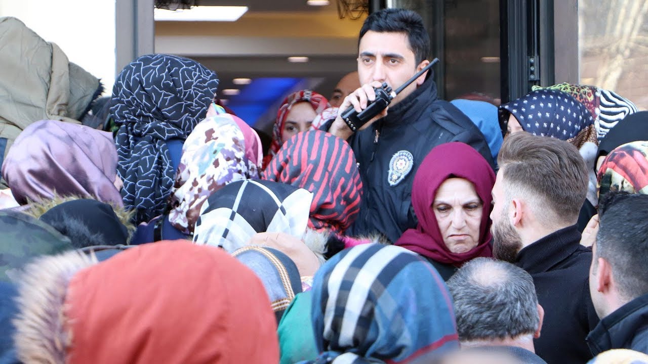 Züccaciye dükkanı açılışında 'indirim' izdihamı