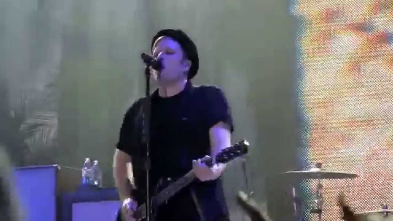 Fall Out Boy - The Kids Aren't Alright (LIVE)