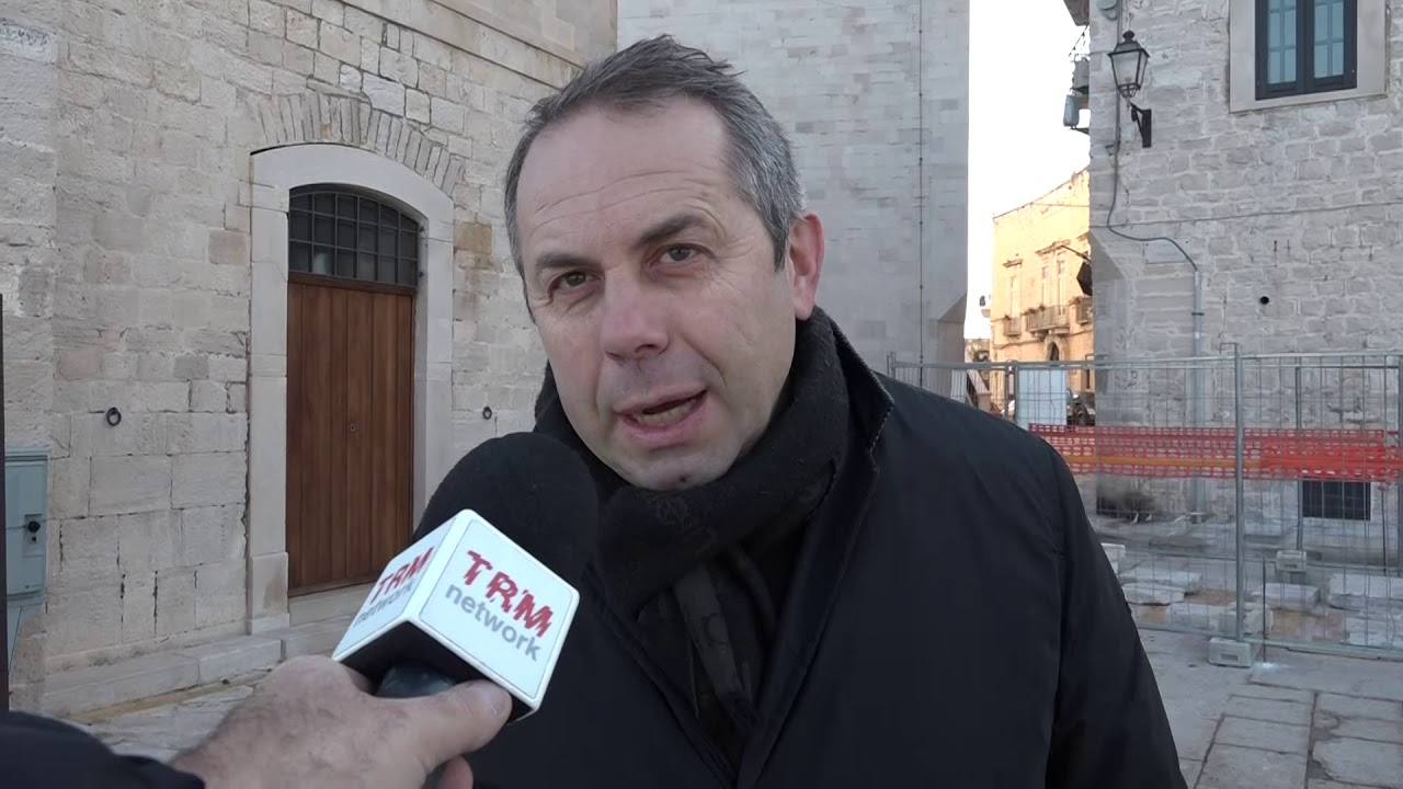 Giovinazzo, colonna medievale scoperta durante scavi in centro. Depalma: 