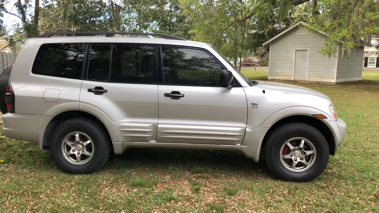 2002 Mitsubishi Montero 1 of 2