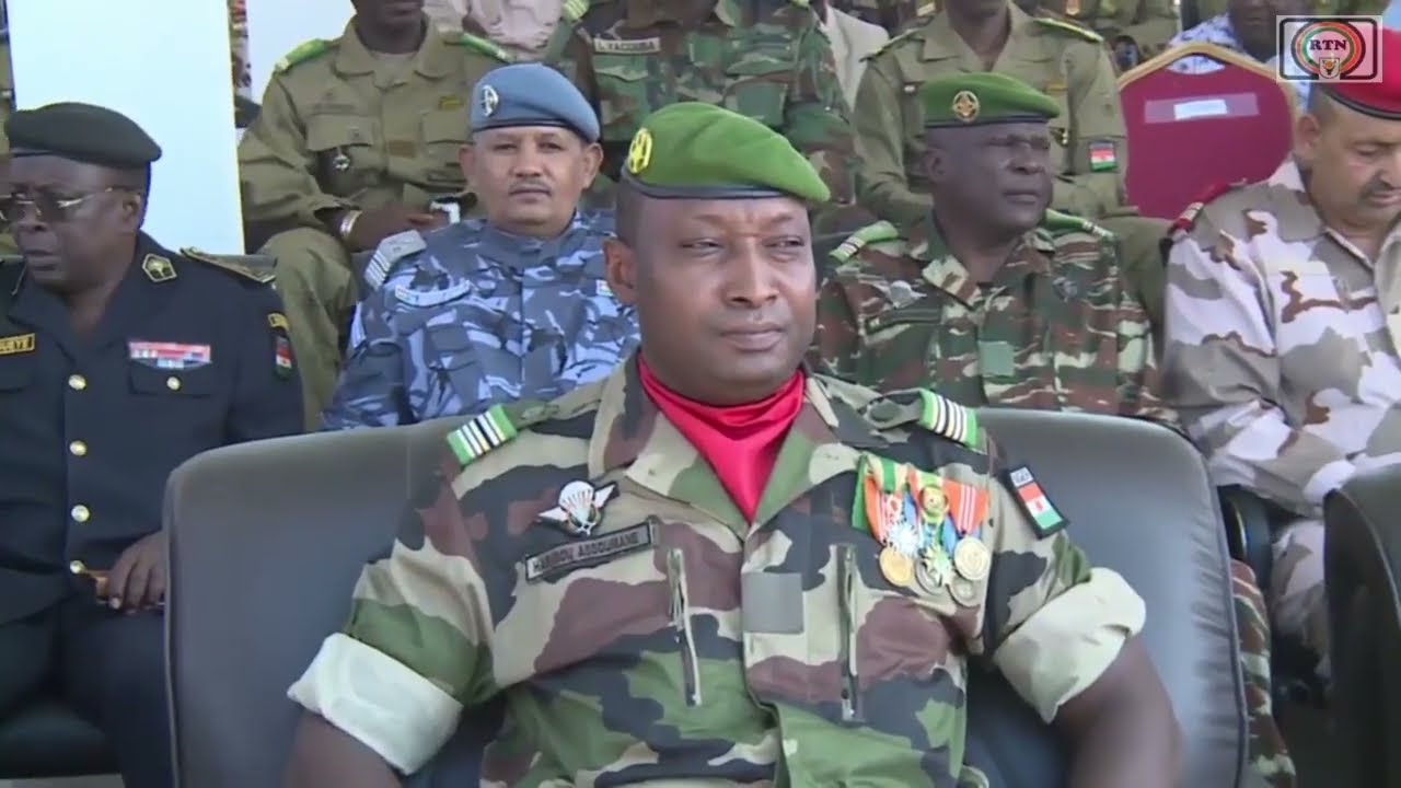 Remise de galon à la 15ème promotion de l'Ecole Nationale des Sous-officiers d'Active ENSOA.