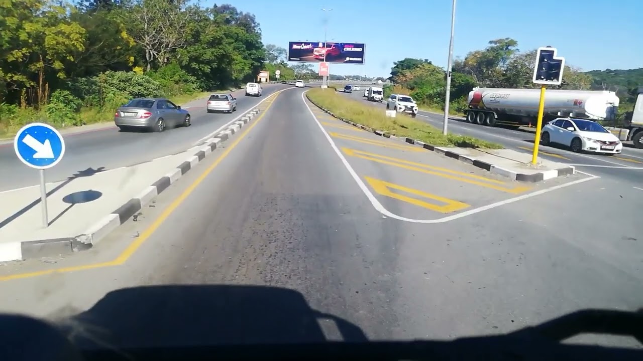 Welcome to East London South Africa Navigator and my colleague they put me in the small streets 🚛🇿🇦