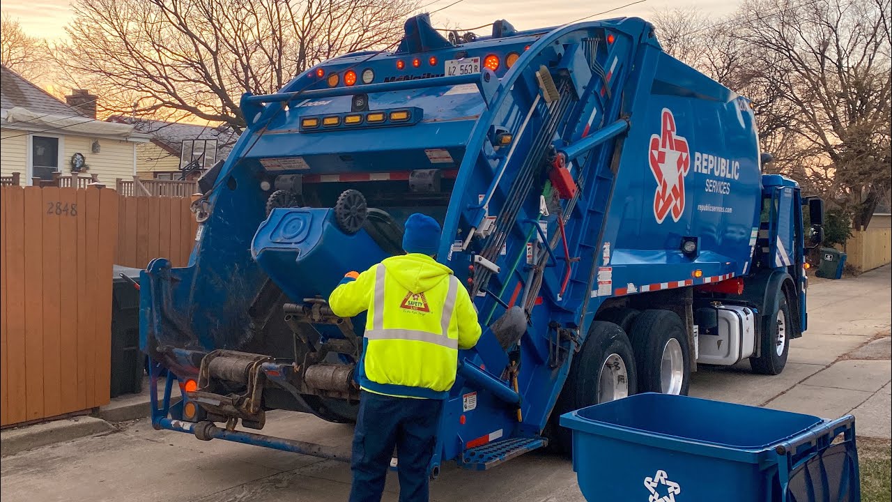 Republic Mack McNeilus Rear Loader Garbage Truck Packing Winter Recycle