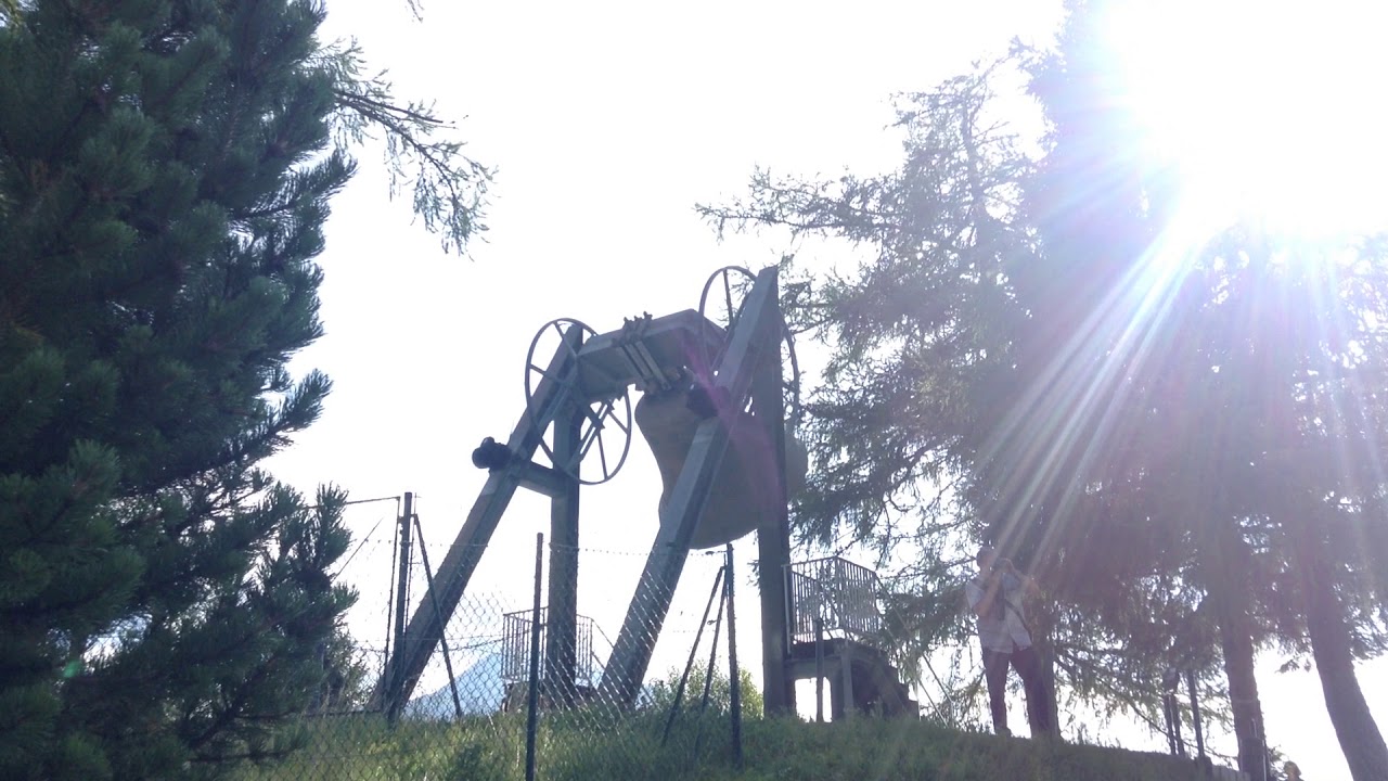 Mösern [A] (Tirol): Läuten der Friedensglocke des Alpenraumes
