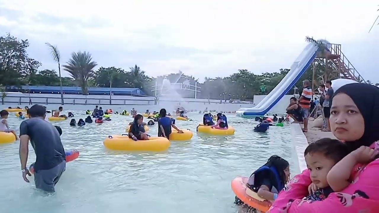 OASIS WATERBOOM BATAM