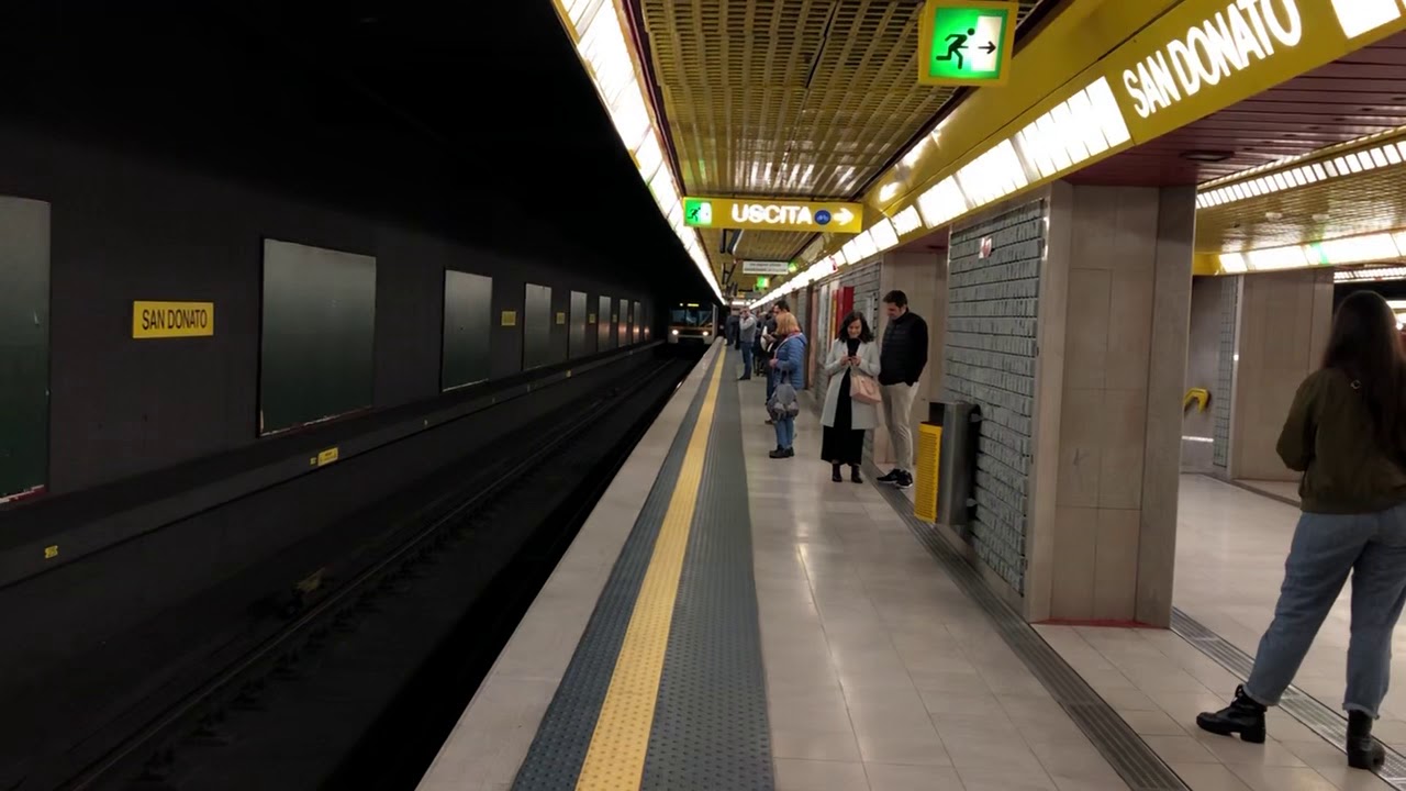 Treno Inverter linea M3 in arrivo a San Donato diretto a Comasina
