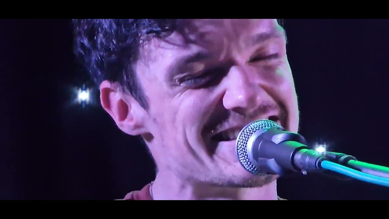 Ti'n Llygad dy Le - You're in the Eye of your Place - Hywel Pitts
