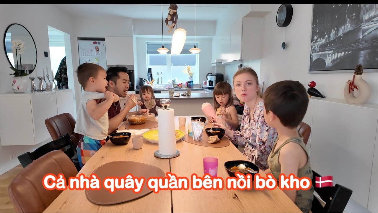 Bữa cơm yêu thương: Vinh nấu BÒ KHO Việt chiêu đãi vợ Đan Mạch và 4 con nhỏ