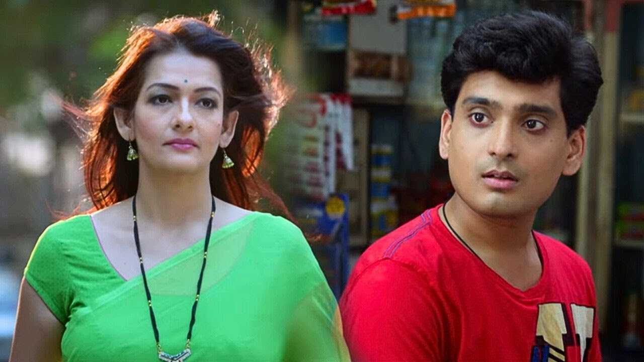 नव्या आलेल्या शेजारी भाभीला पाहून मुलांची वाढली धडधड - जबरदस्त सीन - Party Movie Scene