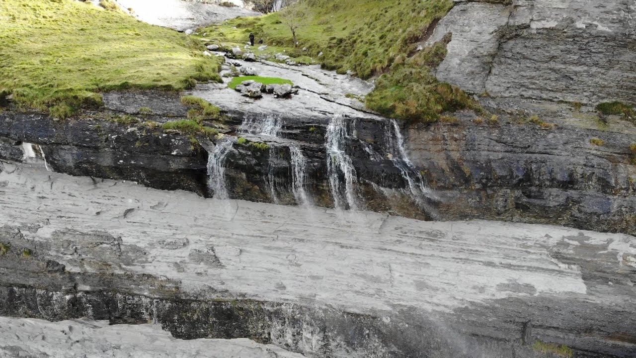 Visita a la cascada y cueva de San Miguel en Peña Angulo Burgos