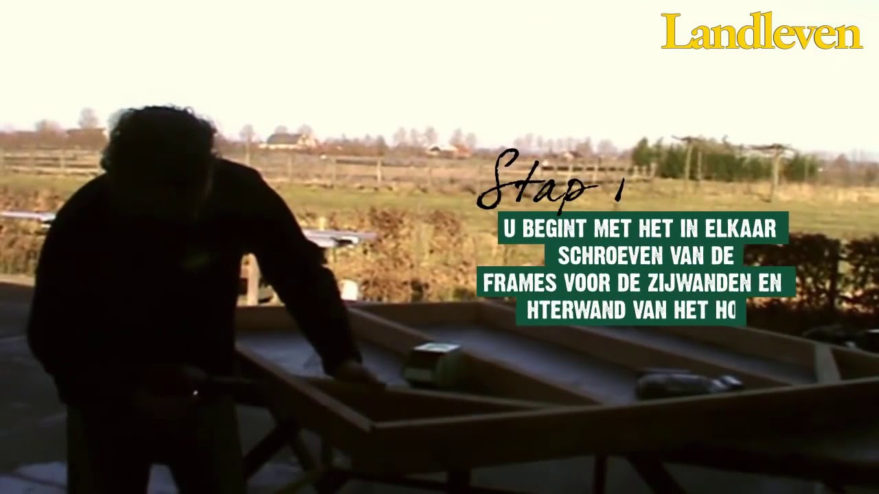 Bouw van een hooiberg kippenhok