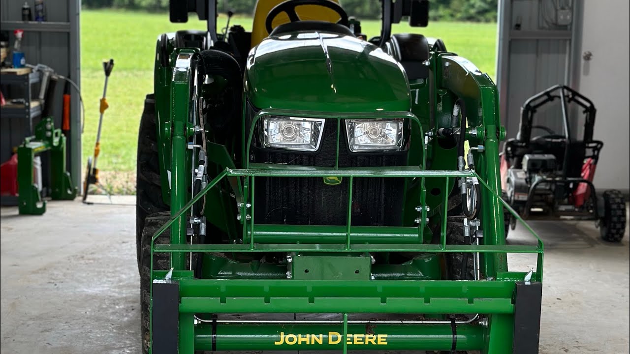 John Deere Compact 3025D w/ 300E Loader Quick-Change Bucket to forks and operation.