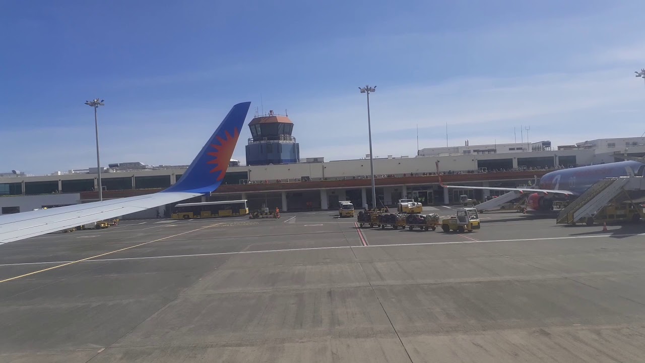 Jet2.com/Jet2 holidays B737-800 SAFETY DEMONSTRATION + pushback from Funchal