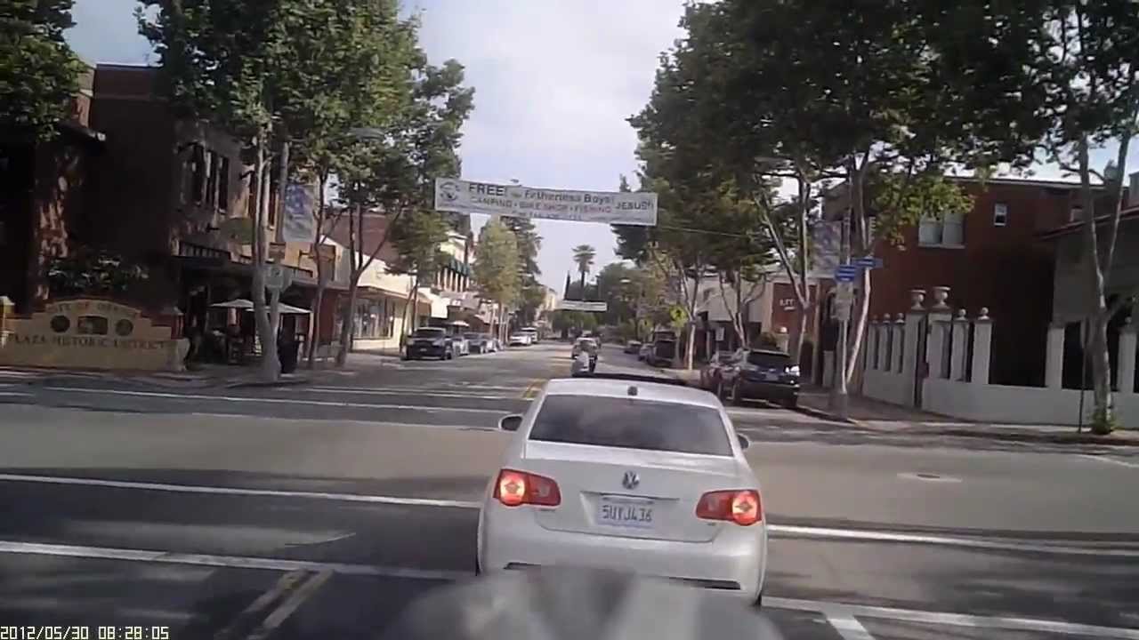 6UMU531 Confusing exchange at 4 way stop 5/30/2012