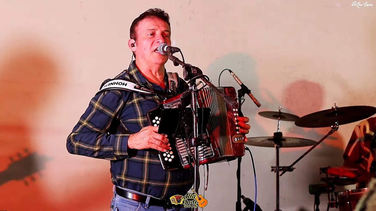 LA BANQUITA DEL AMOR Y SOLO QUIERO A MI MUJER - EDWIN MARTINEZ DESDE SAN PEDRO DE PENONOMÉ 