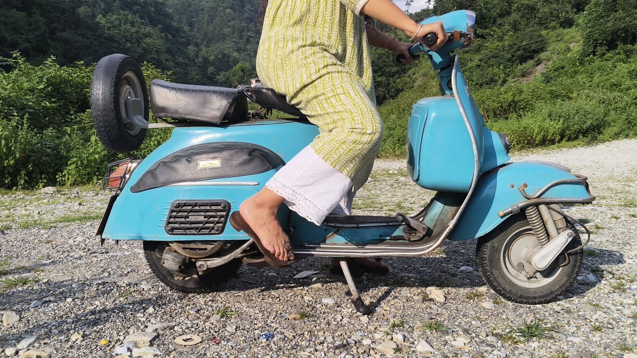 GIRL KICKSTART BAJAJ SUPER WITH KHADAU🦶🦶  #girlrider #2stroke #kickstartchallenge