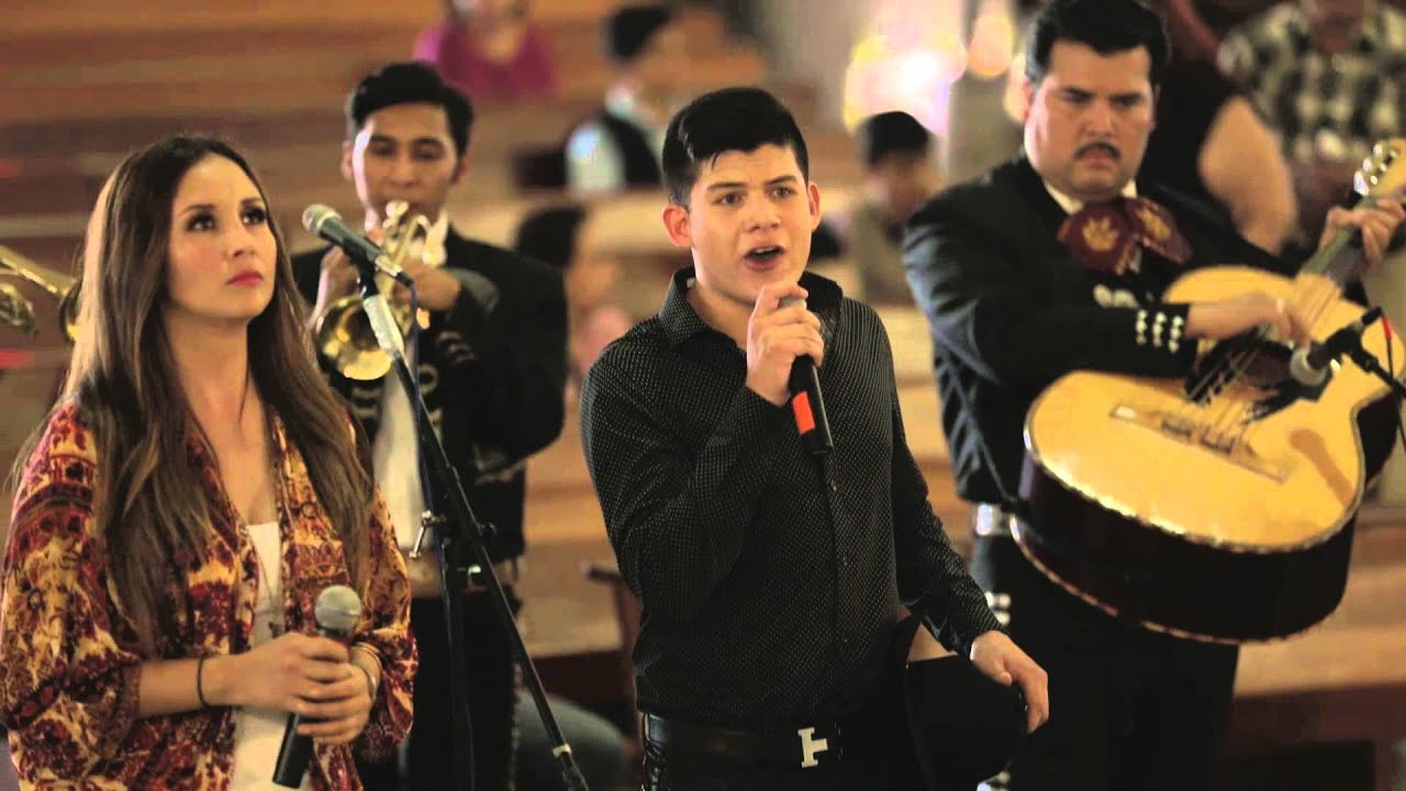 América Sierra y Chayín Rubio interpretando Las Mañanitas