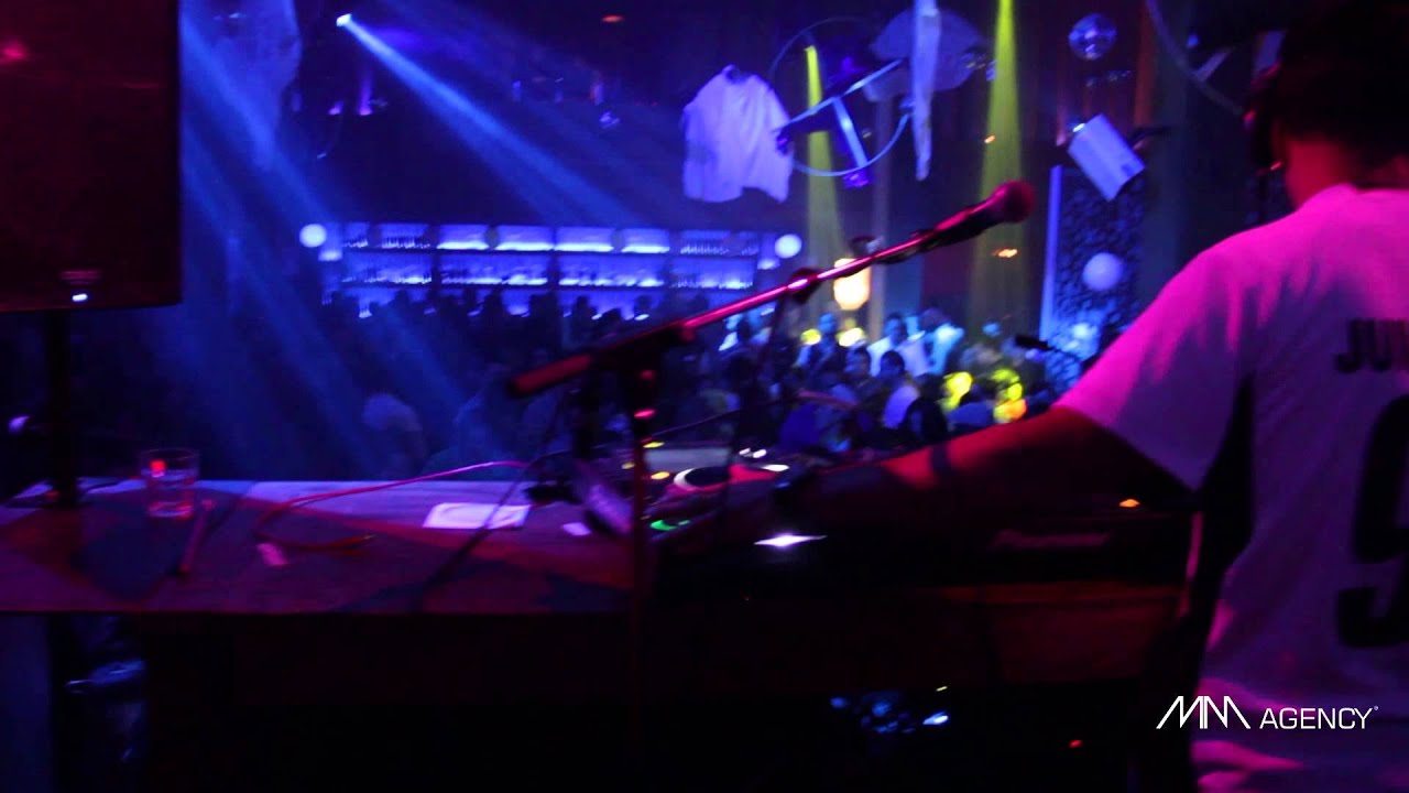 DJ JUMPIN JAY @ MOOMBA (10-30-13)