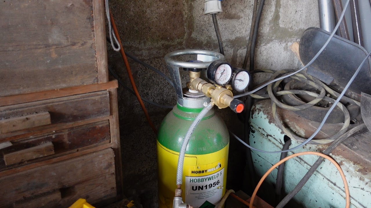 Can I use an oxygen regulator for argon?