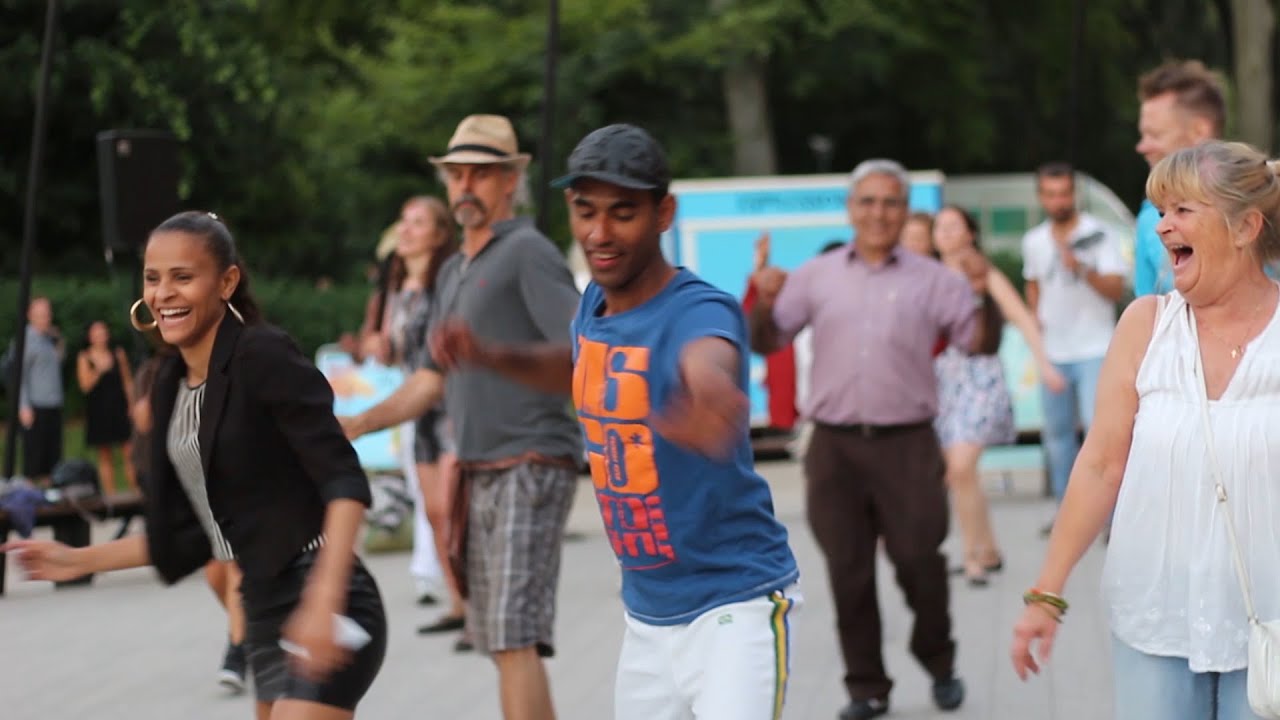 Fun and beautiful smiles from the awesome Brazilian dance party at Summer dance in Faelledparken