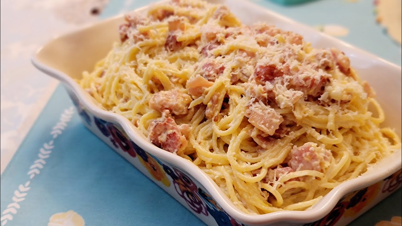 Spaghetti Carbonara | Creamy & Cheesy