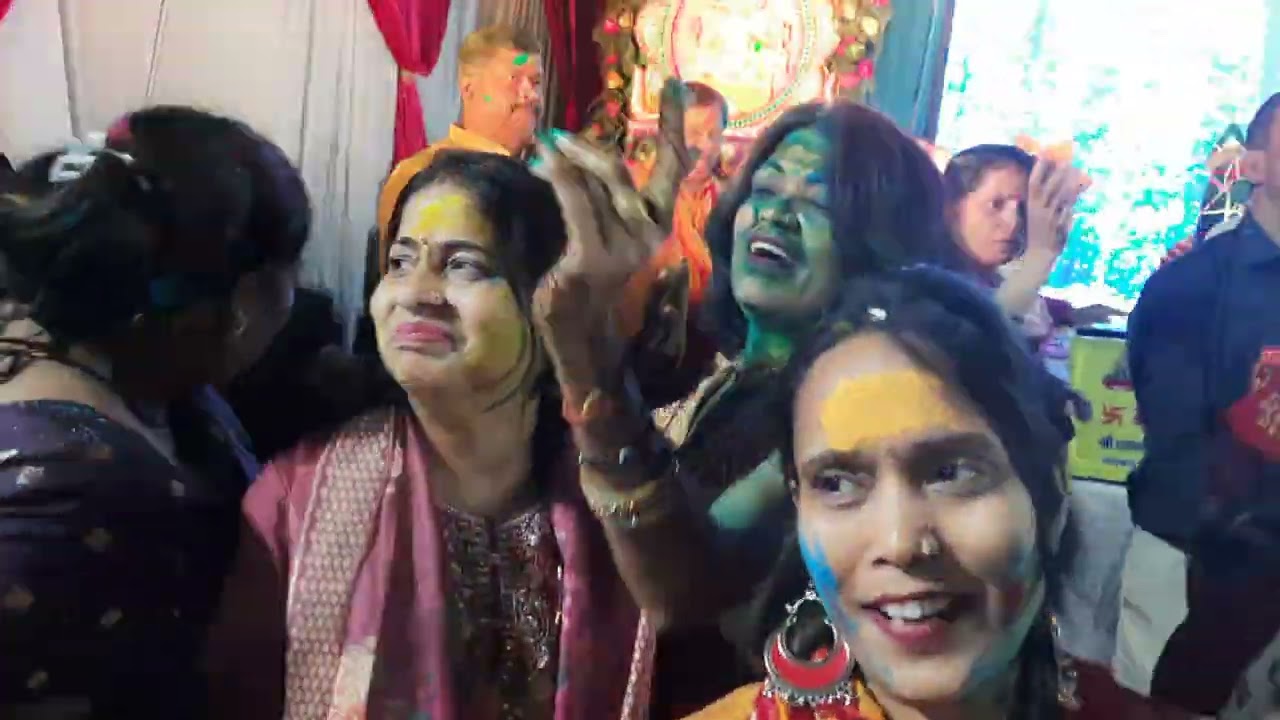 Banke Bihari ki dekh chhata Holi sanvare ke sang