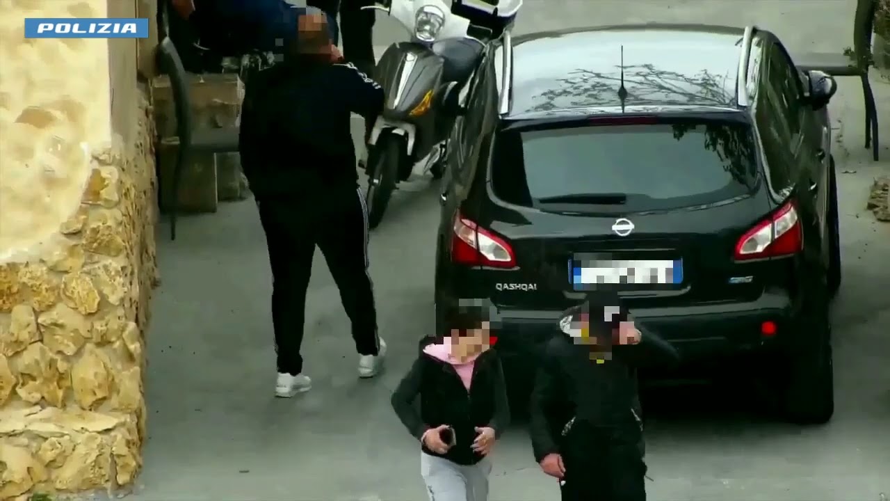 Crotone, blitz nel quartiere Acquabona: cessioni di droga ad ogni ora del giorno e della notte
