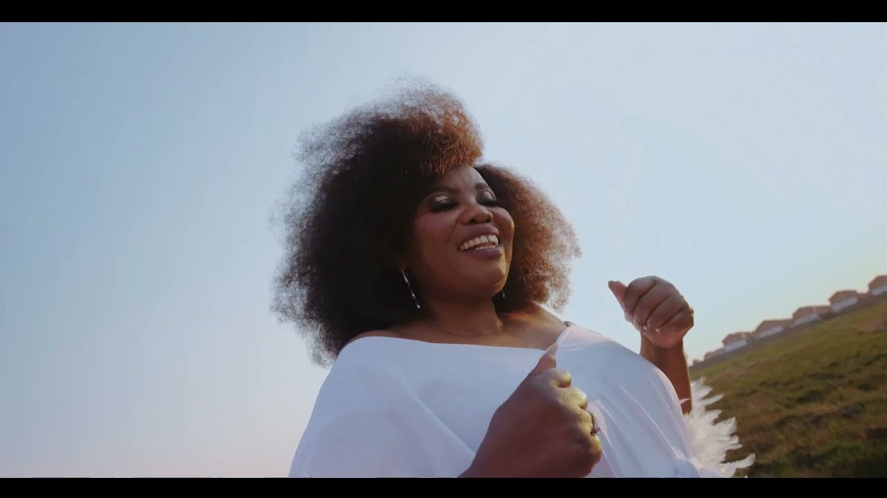 Nozipho - Uyamangalisa (Official Music Video)
