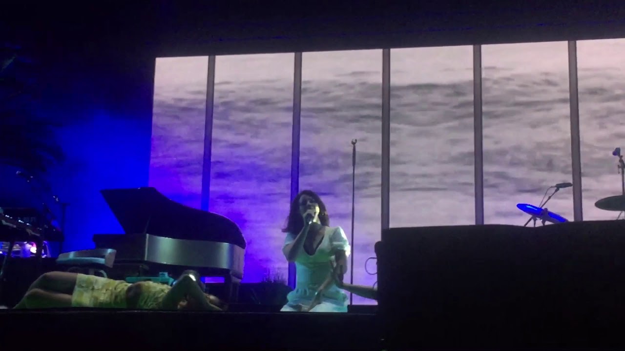 Lana Del Rey - “Pretty When You Cry” Live (AERODROME FESTIVAL 2018)