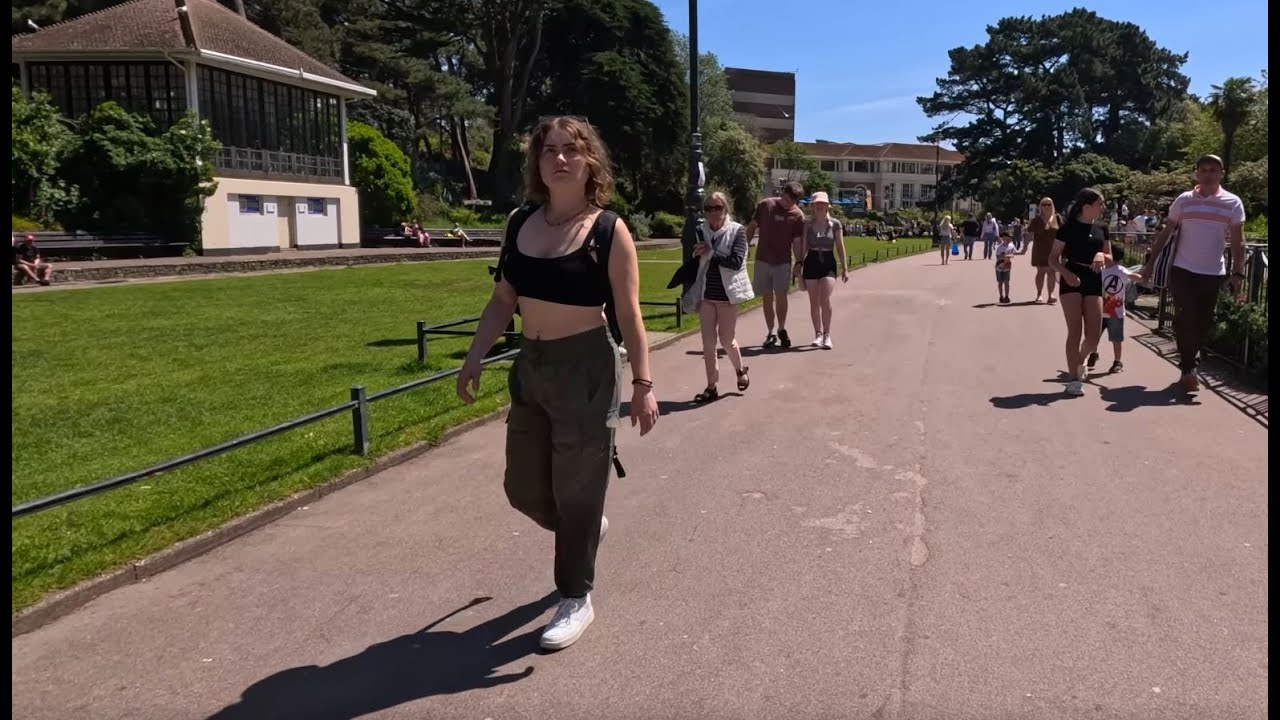 Cool vibes walking from Bournemouth Triangle down to the Gardens. 4K 60FPS Walking Tour UK