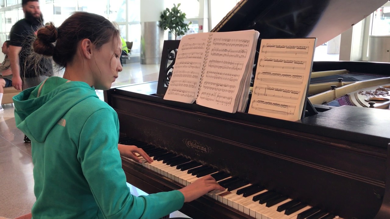 Eileen Gu Piano at the Airport