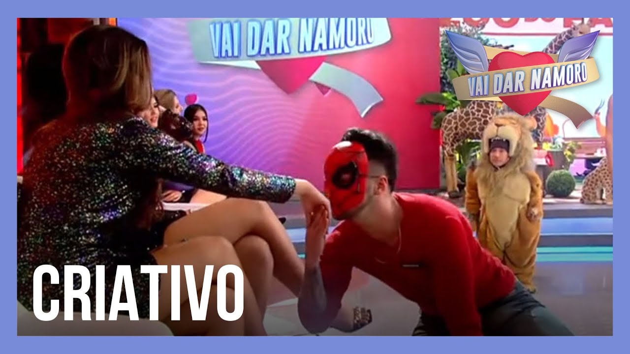 Homem-Aranha! Com cantada em inglês, jovem ganha chance de desencalhar | Vai Dar Namoro