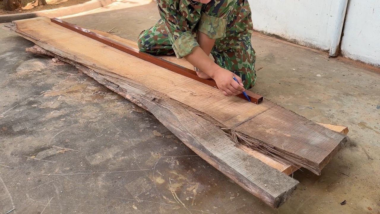 It's Magical To Be Able To Craft A Beautiful Work From This Pile Of Wood - Perfect Recycling Of Wood