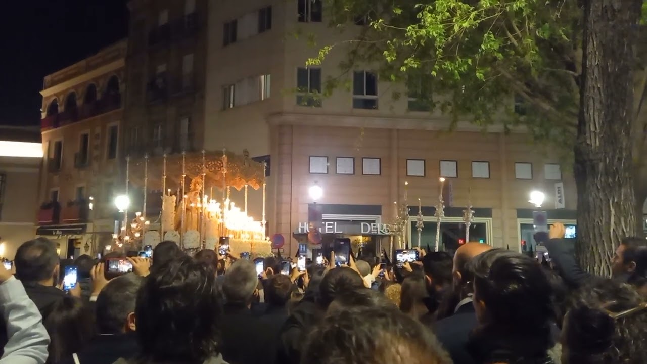 La virgen de la Macarena llegando a Plaza del Duque en la madrugá 2023
