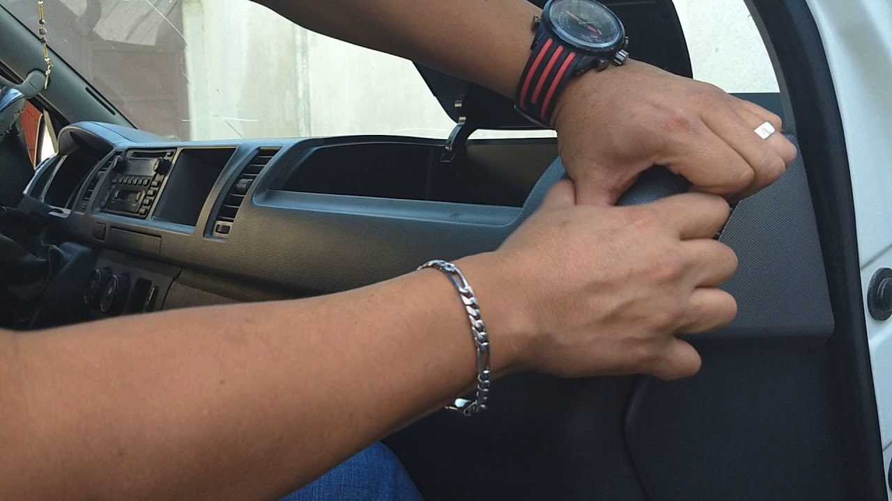 Como quitar el estéreo original de Hiace 2010