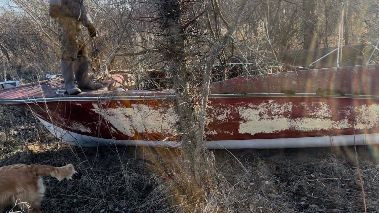 Загадочная лодка, спрятанная в лесу!!! Что это такое?!