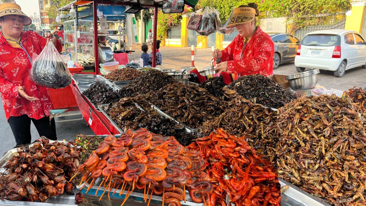 Amazing Cambodian Exotic Food Selling @Royal Palace &ndash; Best Exotic Food Selling On The Street
