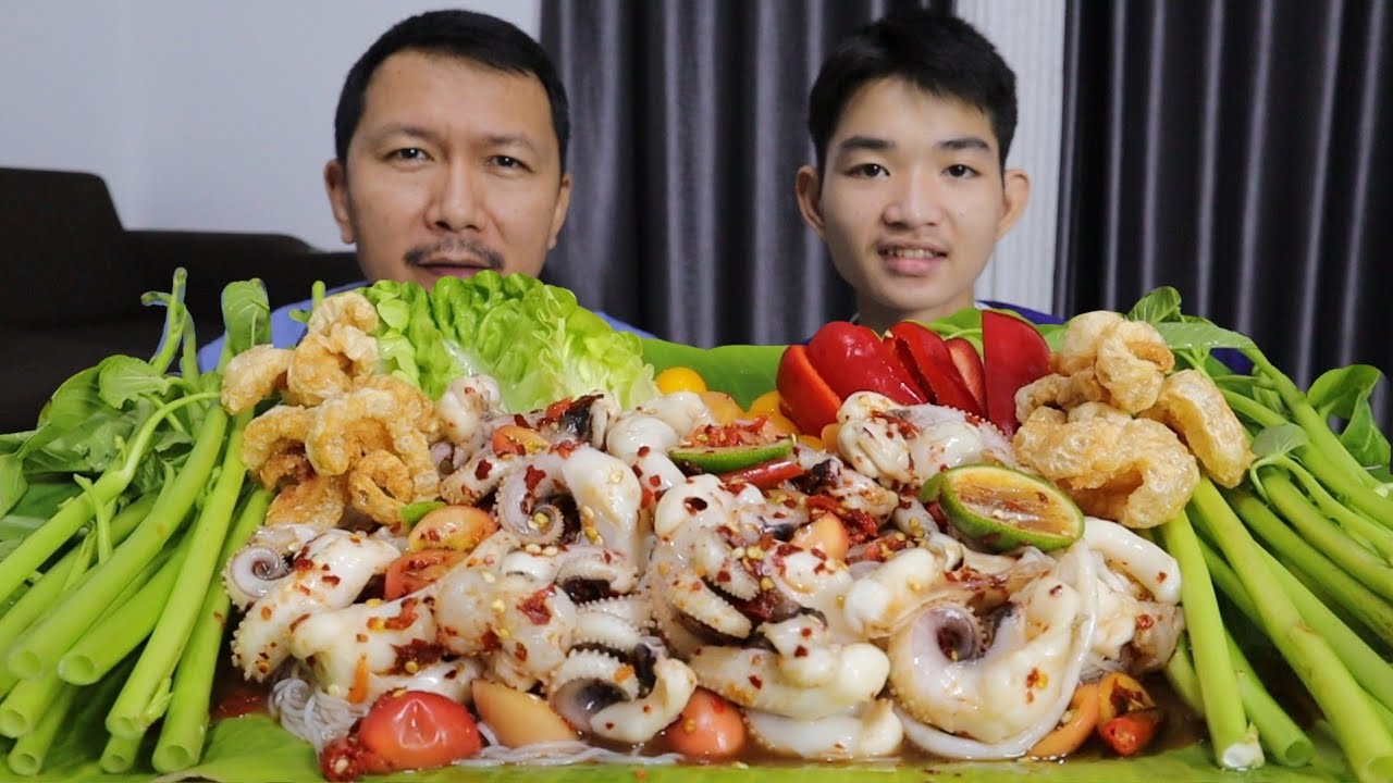 ตำหนวดหมึกกระดอง แกล้มกับแคบหมูกรอบๆ  1 มกราคม พ.ศ.2569