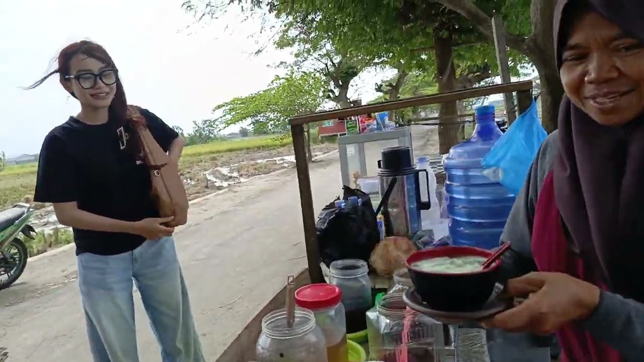 0129-1418 Bercanda dengan Penjual dawet tengah sawah Di kampung Tegalmade Mojolaban Kamis 29 Jan 26 