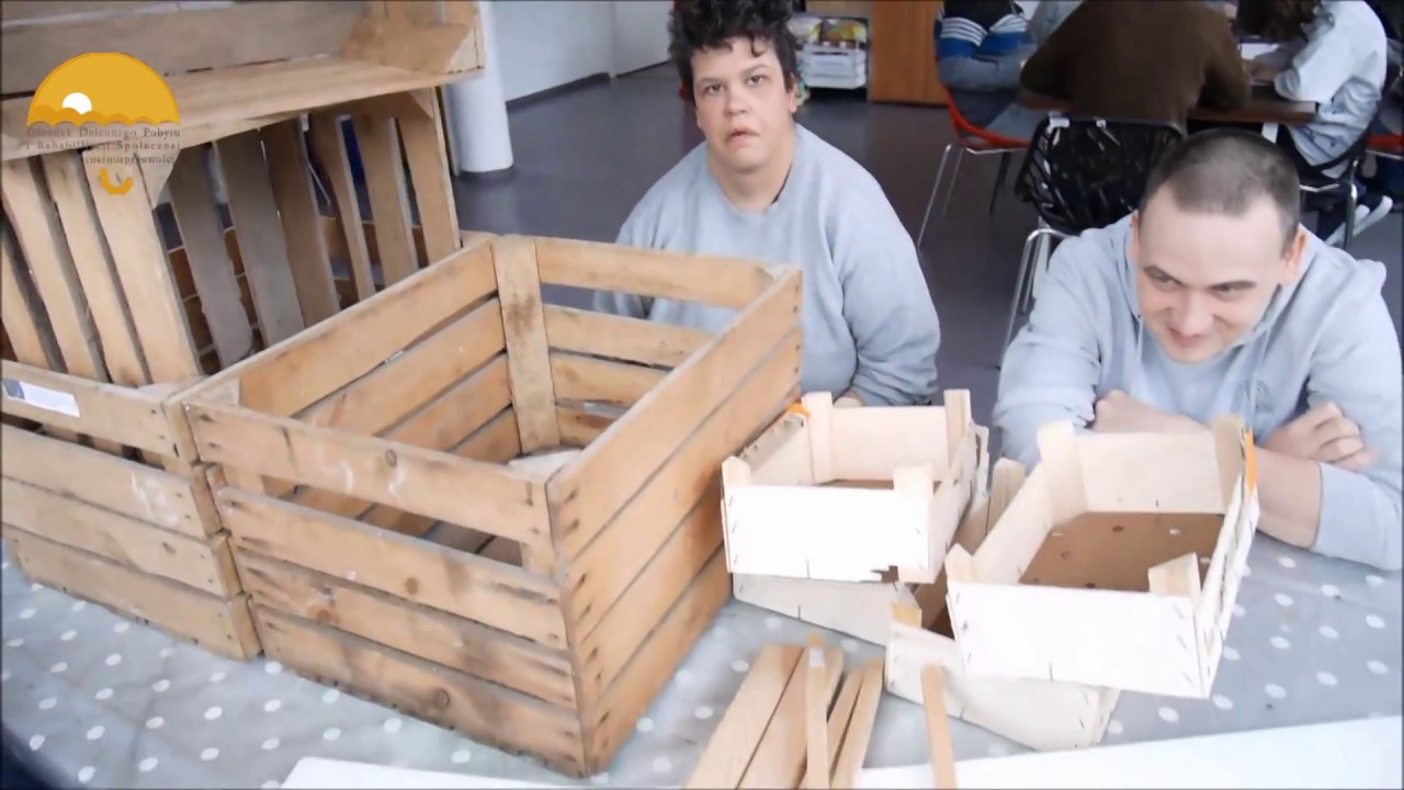 DIY - szafka ze skrzynek po owocach