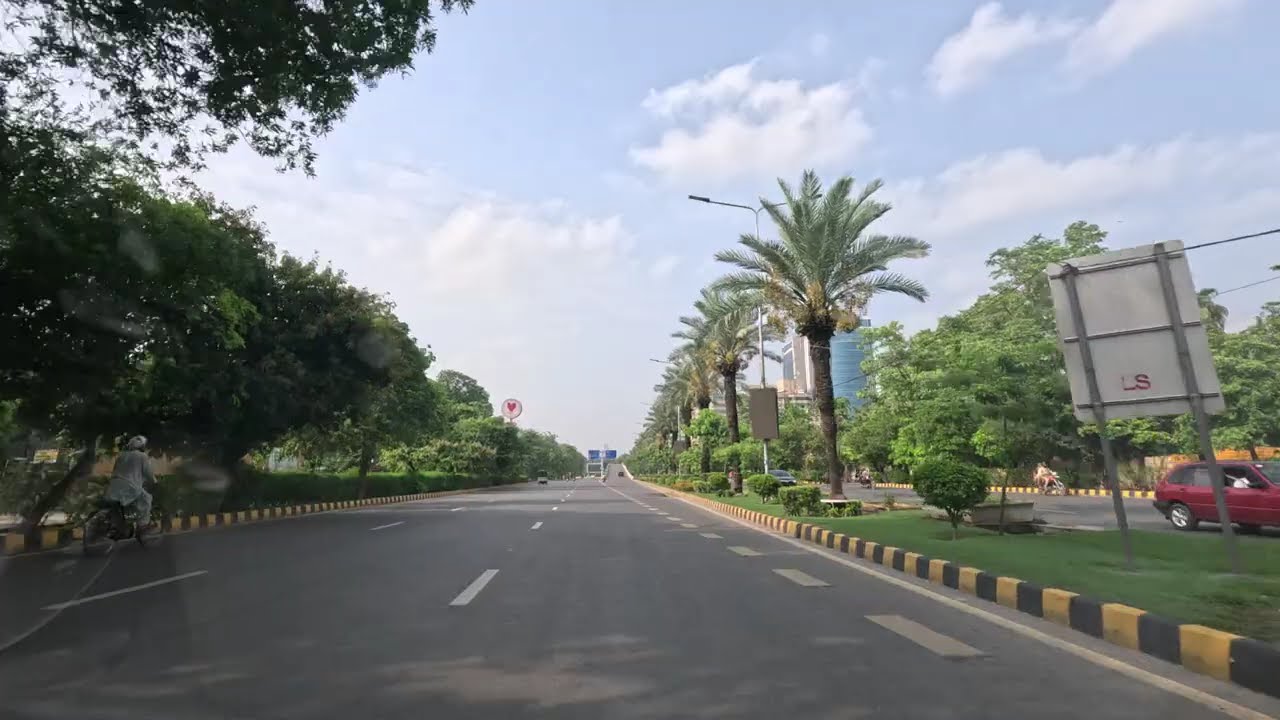 Main Boulevard Gulberg -  Lahore - 4K Ultra HD .