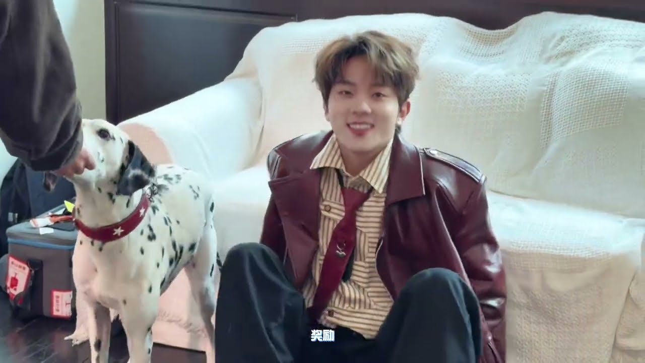 Zhang Xingte vlog: Wuhan Douyin Brand Event BTS【张星特】武汉抖音年货节：拍照，精彩片段，吃播｜幕后拍摄花絮｜小狗日记之《人类叫我哥》2.0｜超惠逛年货节