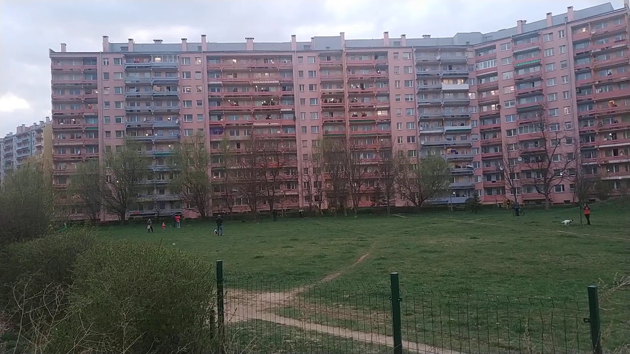 Wałbrzych impreza na osiedlu Podzamcze. Gra na balkonie dla mieszkańców.