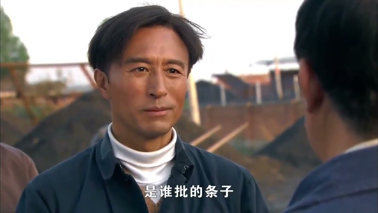 领导们会享受，吃全驴宴，看见焦书记捡煤块全跪下了！