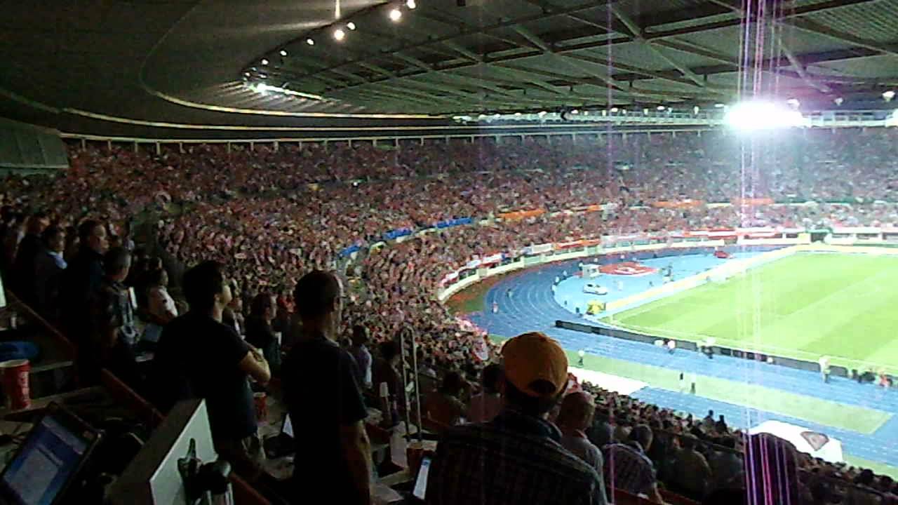 Bundeshymnen vor Österreich - Deutschland (11.9.2012)