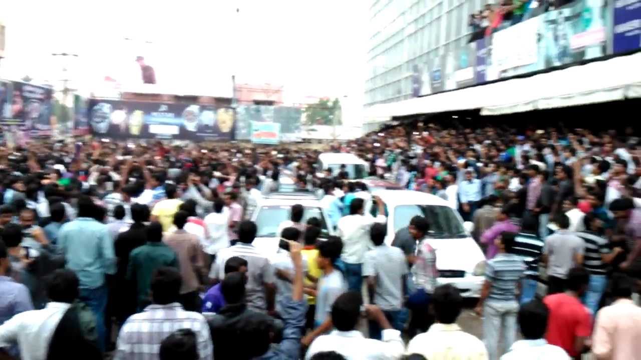 THALA AJITH AARAMBAM FIRST SHOW FANS CELEBRATION THEATRE IN COIMBATORE