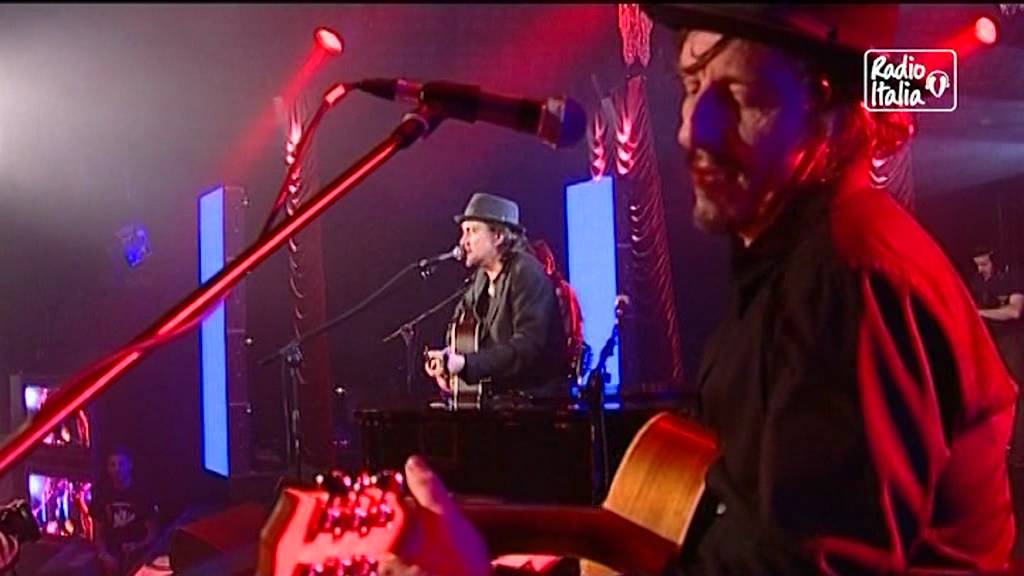 Cristiano De Andre' -  Andrea-la cattiva strada-un giudice (medley)