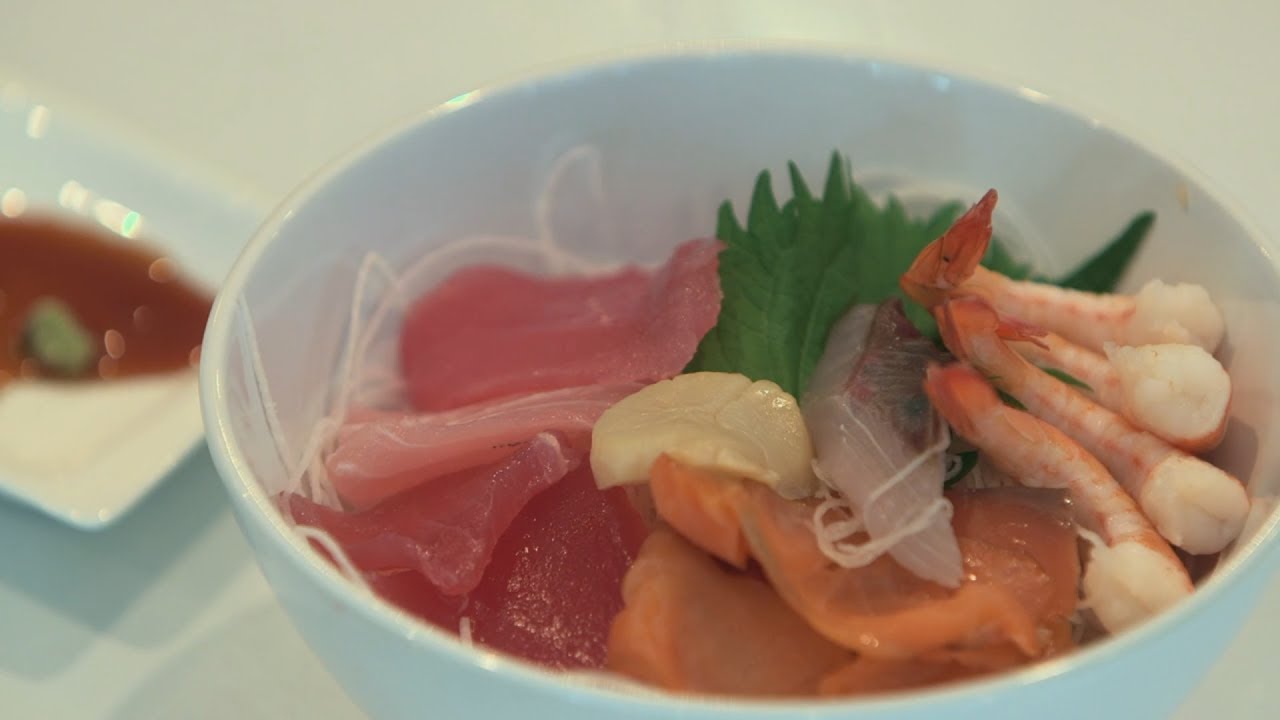 Itadakimasu! The Food of Terrace House: Boys and Girls in the City